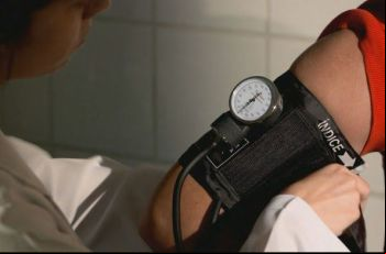 Pressão Alta: Três medicamentos comuns que podem representar risco para a hipertensão