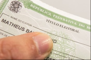 Prazo para regularizar título de eleitor termina nesta segunda-feira (19)
